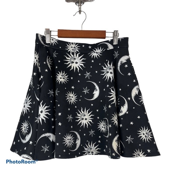 Hot Topic Black Zipper Moon Stars Skater Skirt EUC Size M - Picture 4 of 7